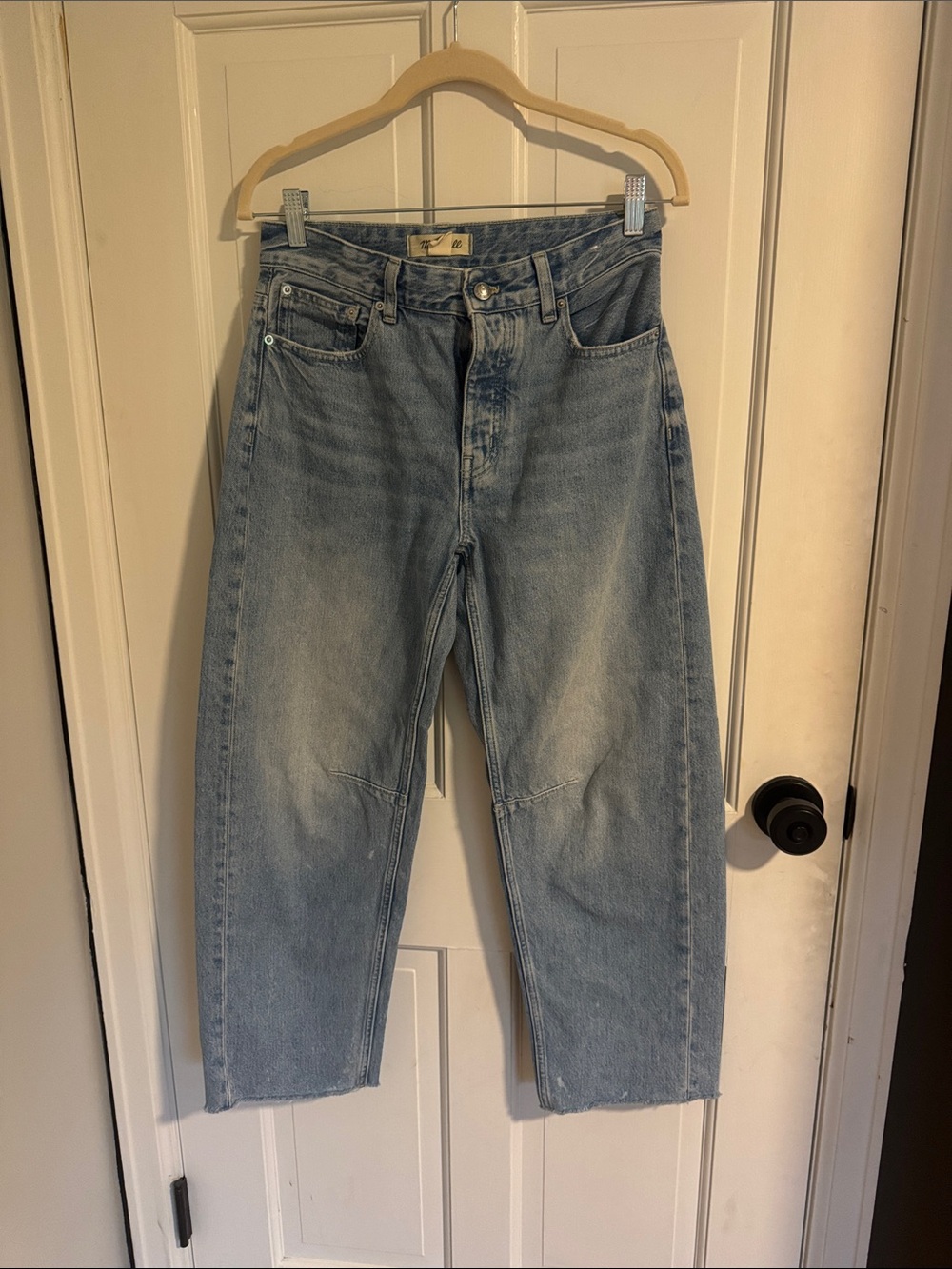 Madewell The Darted Barrel Leg Jean. Women’s size 25.